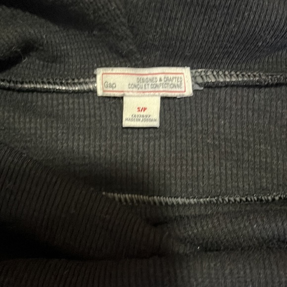 Gap black top - Picture 2 of 2